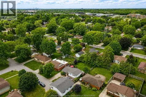 3939 Longfellow Windsor ON N9G 2B4