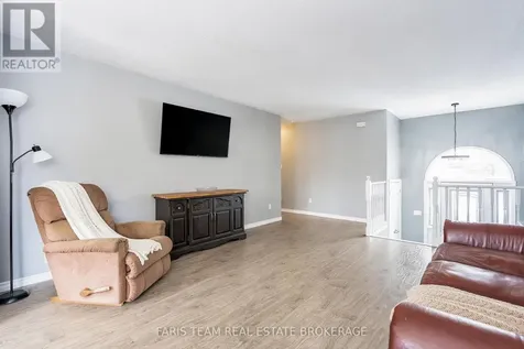 5 Harbour Crescent Wasaga Beach ON L9Z 1G4
