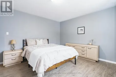 5 Harbour Crescent Wasaga Beach ON L9Z 1G4