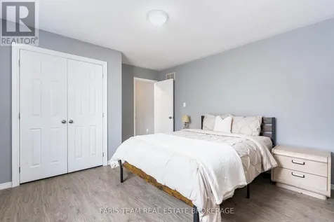 5 Harbour Crescent Wasaga Beach ON L9Z 1G4