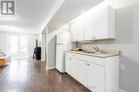 5 Harbour Crescent Wasaga Beach ON L9Z 1G4