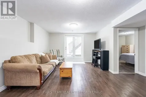 5 Harbour Crescent Wasaga Beach ON L9Z 1G4