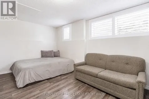 5 Harbour Crescent Wasaga Beach ON L9Z 1G4