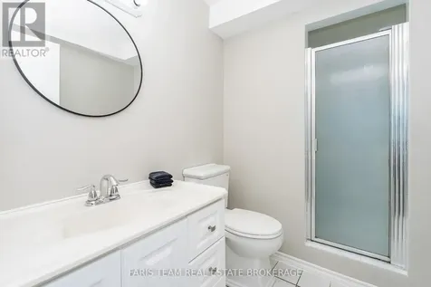 5 Harbour Crescent Wasaga Beach ON L9Z 1G4