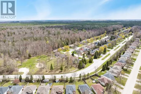 5 Harbour Crescent Wasaga Beach ON L9Z 1G4