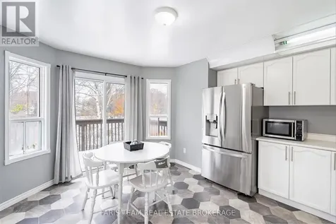 5 Harbour Crescent Wasaga Beach ON L9Z 1G4