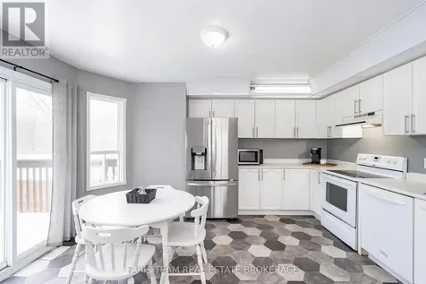 5 Harbour Crescent Wasaga Beach ON L9Z 1G4