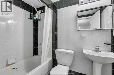 6311 Thornberry Crescent Windsor ON N8T 3A5