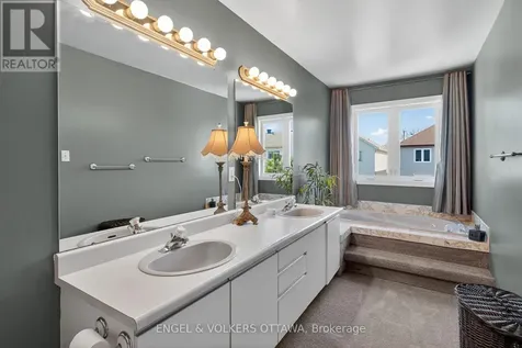 6592 Windsong Avenue Ottawa ON K1C 6M9