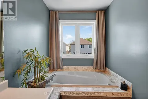6592 Windsong Avenue Ottawa ON K1C 6M9