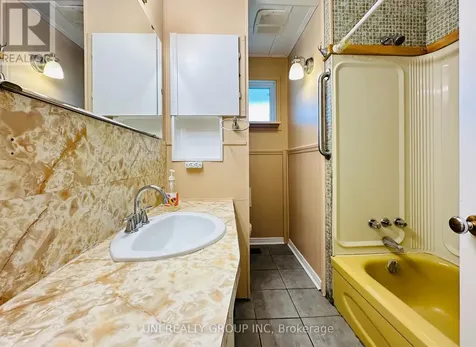 77 Meadowlands Drive Ottawa ON K2G 2R9