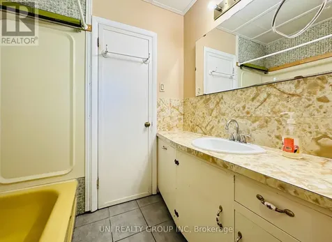 77 Meadowlands Drive Ottawa ON K2G 2R9