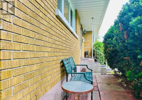 77 Meadowlands Drive Ottawa ON K2G 2R9