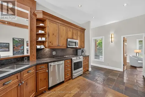 2 Evergreen Road Collingwood ON L9Y 5A8