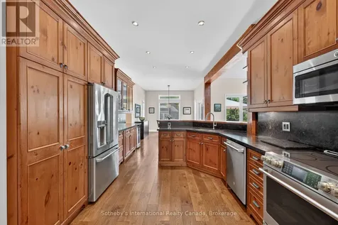 2 Evergreen Road Collingwood ON L9Y 5A8