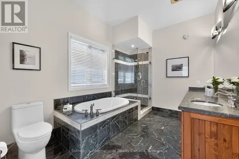 2 Evergreen Road Collingwood ON L9Y 5A8