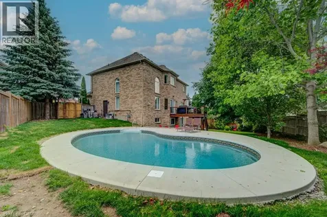 23 Stoneman Court Cambridge ON N1P 1C9