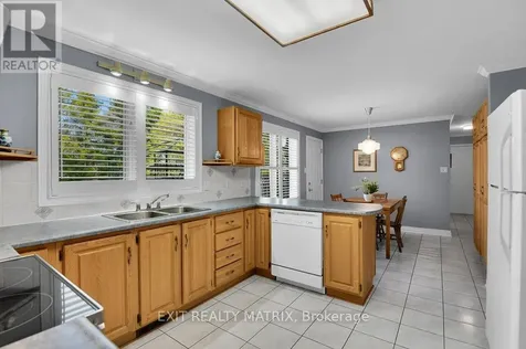 1340 Cuthbert Way Ottawa ON K4P 1A4