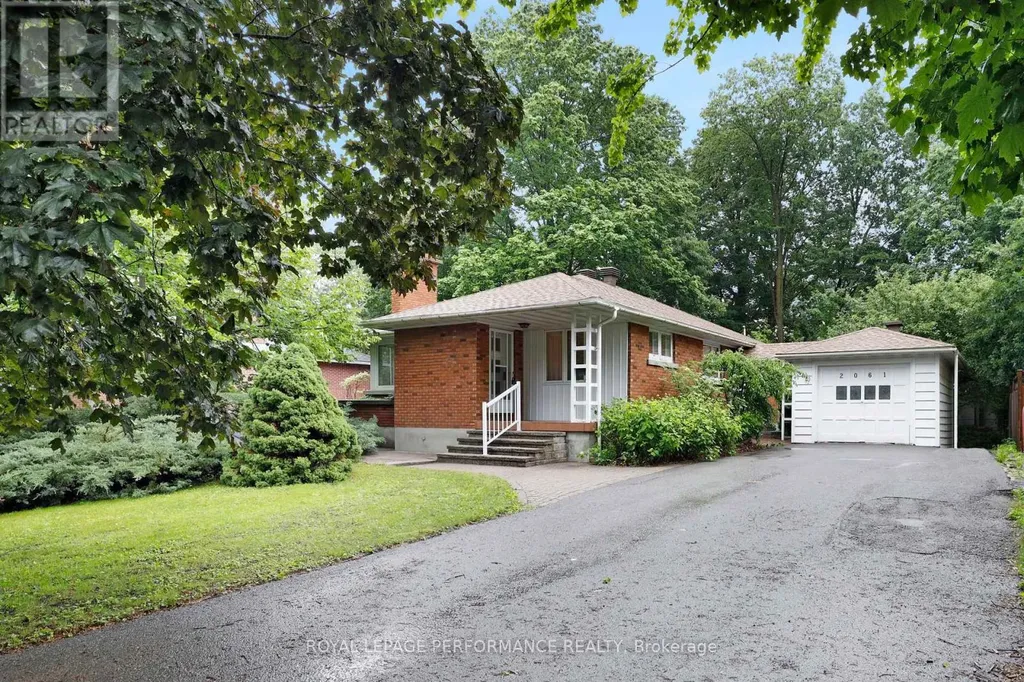 2061 Fairbanks Avenue Ottawa ON K1H 5Y9