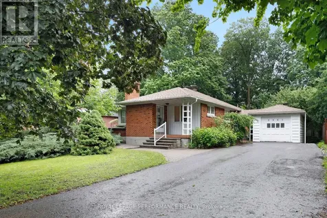 2061 Fairbanks Avenue Ottawa ON K1H 5Y9