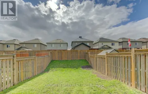 12 Freer Drive North Dumfries ON N0B 1E0