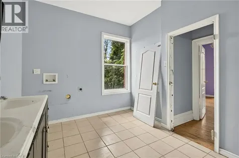 86 Sherman Avenue North Hamilton ON L8L 6M4