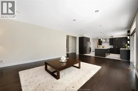 6181 Silver Maple Lasalle ON N9H 0C1