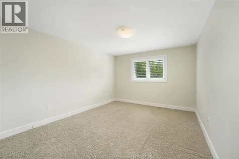 6181 Silver Maple Lasalle ON N9H 0C1