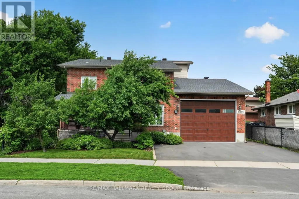 3809 Alderwood Street Ottawa ON K1T 3R3