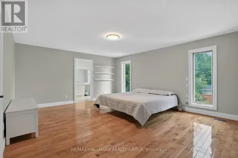 3809 Alderwood Street Ottawa ON K1T 3R3