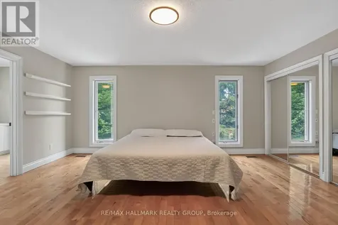 3809 Alderwood Street Ottawa ON K1T 3R3