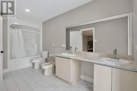 3809 Alderwood Street Ottawa ON K1T 3R3