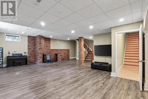 3809 Alderwood Street Ottawa ON K1T 3R3