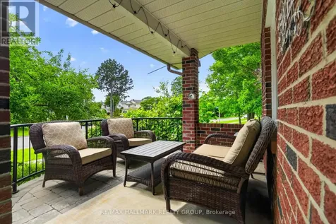 3809 Alderwood Street Ottawa ON K1T 3R3