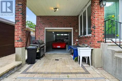3809 Alderwood Street Ottawa ON K1T 3R3