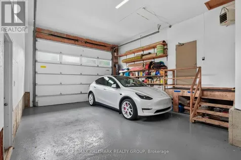 3809 Alderwood Street Ottawa ON K1T 3R3