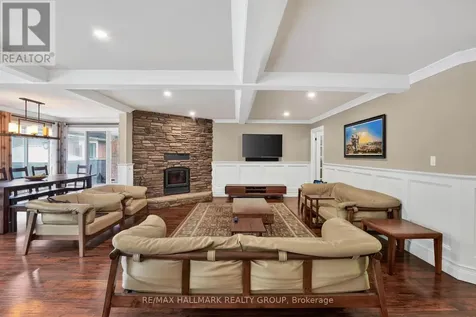 3809 Alderwood Street Ottawa ON K1T 3R3