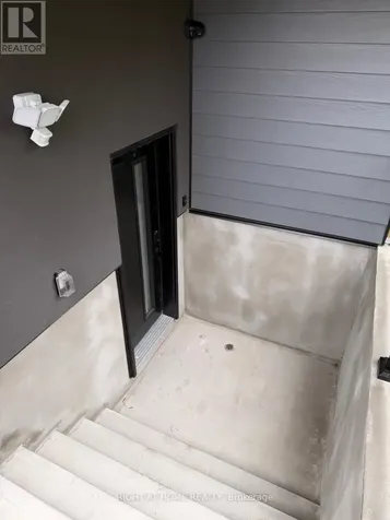 15 Bell Street North Ottawa ON K1R 7C5