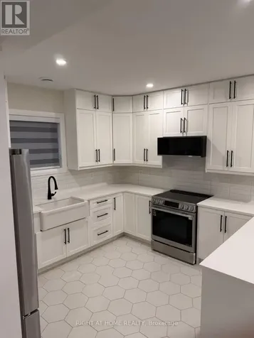 15 Bell Street North Ottawa ON K1R 7C5