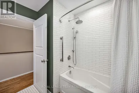 215 Booth Street Ottawa ON K1R 7V4