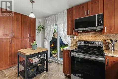 1082 Taffy Lane Ottawa ON K1C 1Y5