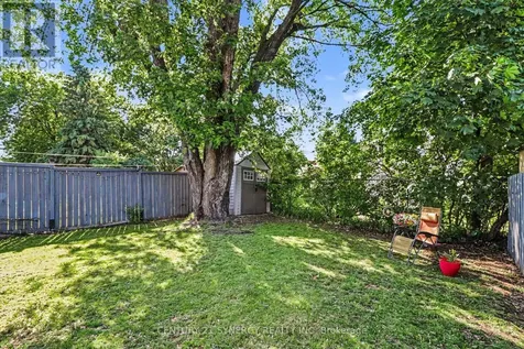 1082 Taffy Lane Ottawa ON K1C 1Y5
