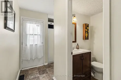 1082 Taffy Lane Ottawa ON K1C 1Y5