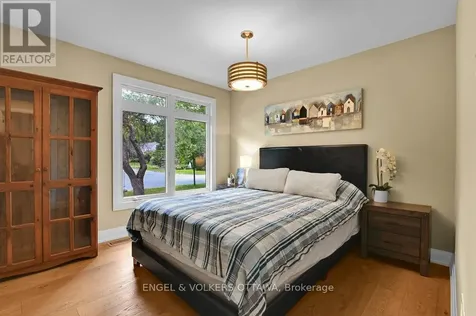 580 Thessaly Circle Ottawa ON K1H 5W5