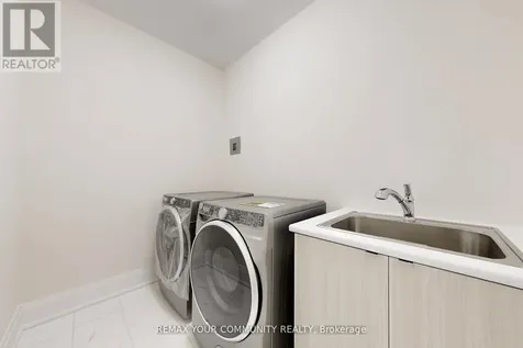 44 Schmeltzer Crescent Richmond Hill ON L4E 1A2