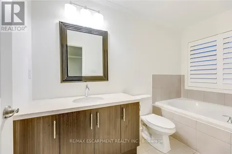 3087 Eberly Woods Drive Oakville (go Glenorchy) ON L6M 0T7