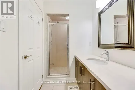 3087 Eberly Woods Drive Oakville (go Glenorchy) ON L6M 0T7