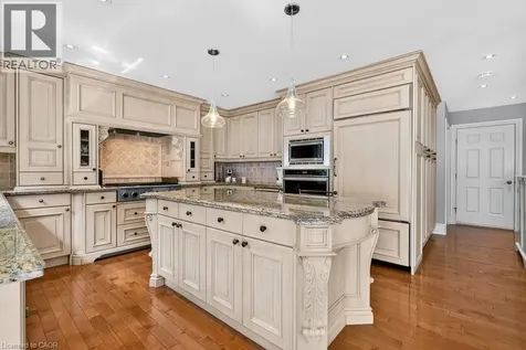 3312 Lakeland Crescent Burlington ON L7N 1B8