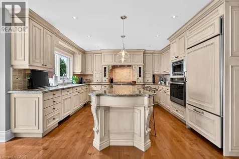 3312 Lakeland Crescent Burlington ON L7N 1B8
