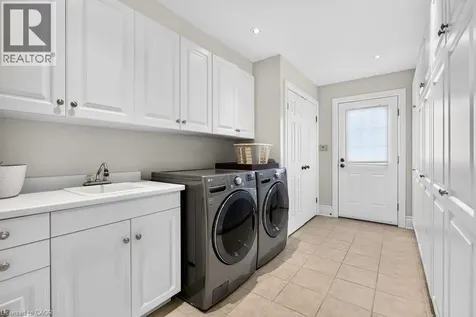 3312 Lakeland Crescent Burlington ON L7N 1B8